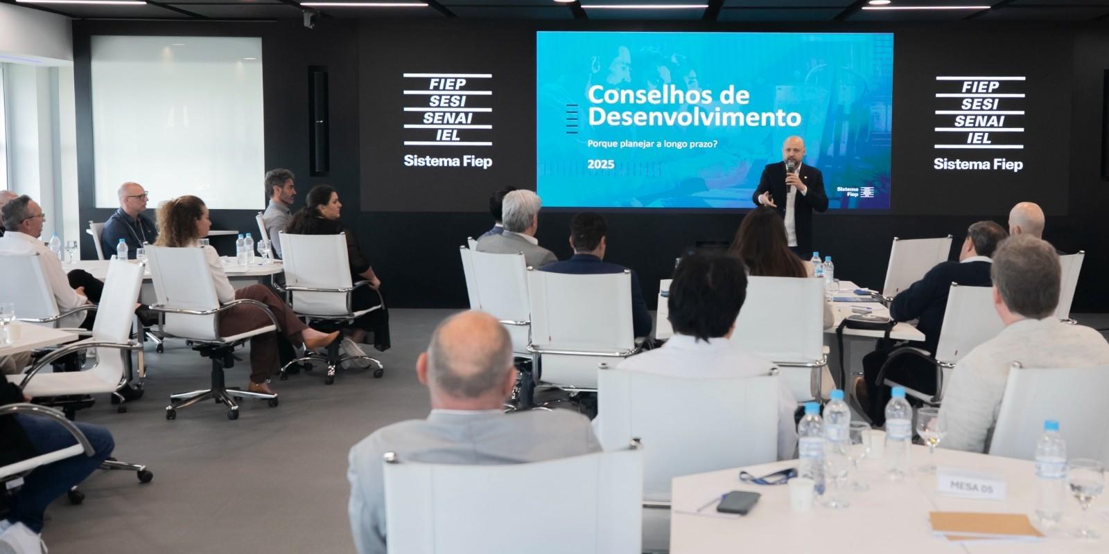 Fiep reúne representantes de Conselhos Municipais de Desenvolvimento de todo o Paraná