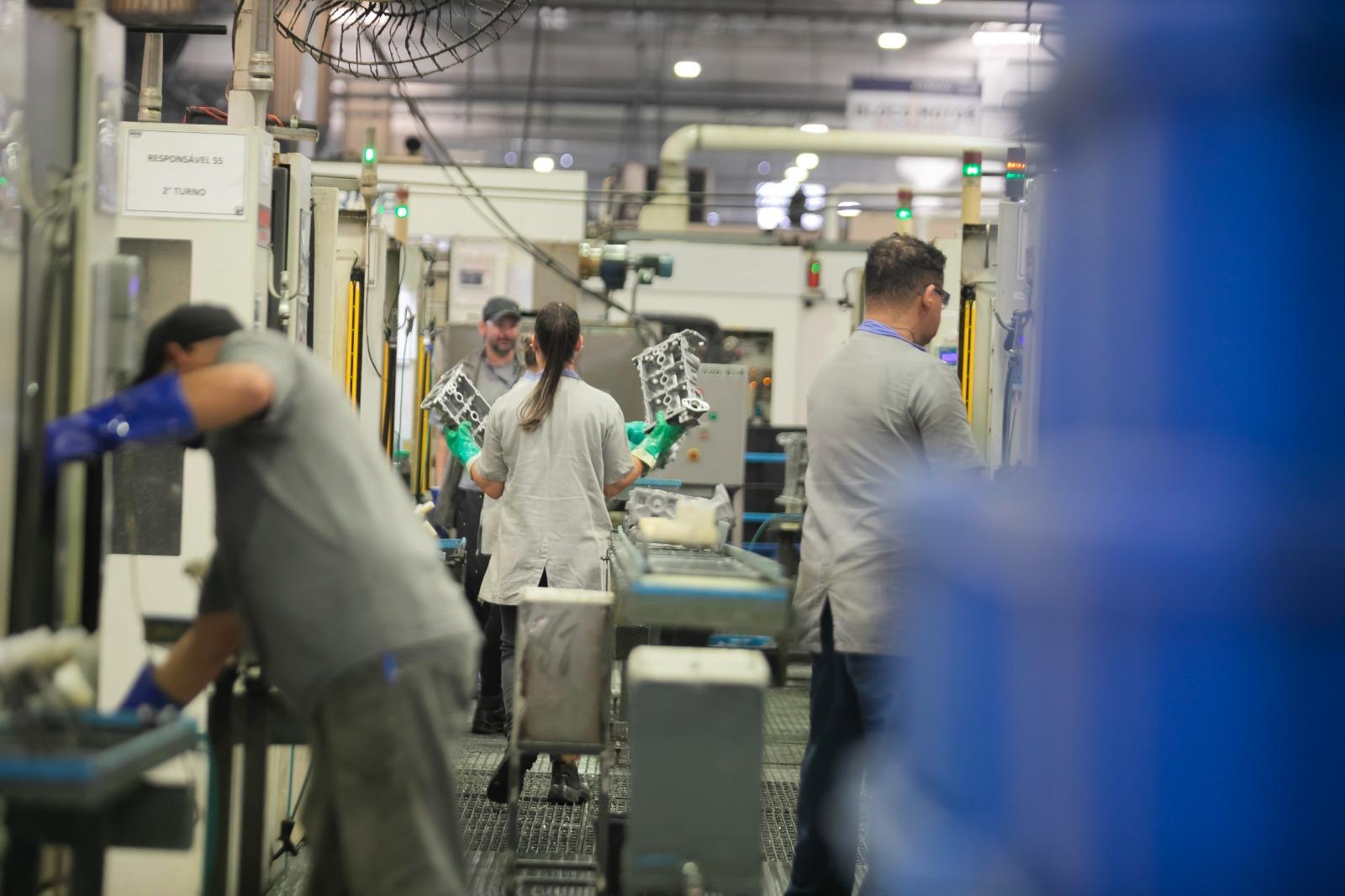 Redução da jornada de trabalho sem aumento de produtividade ameaça empregos, competitividade e renda