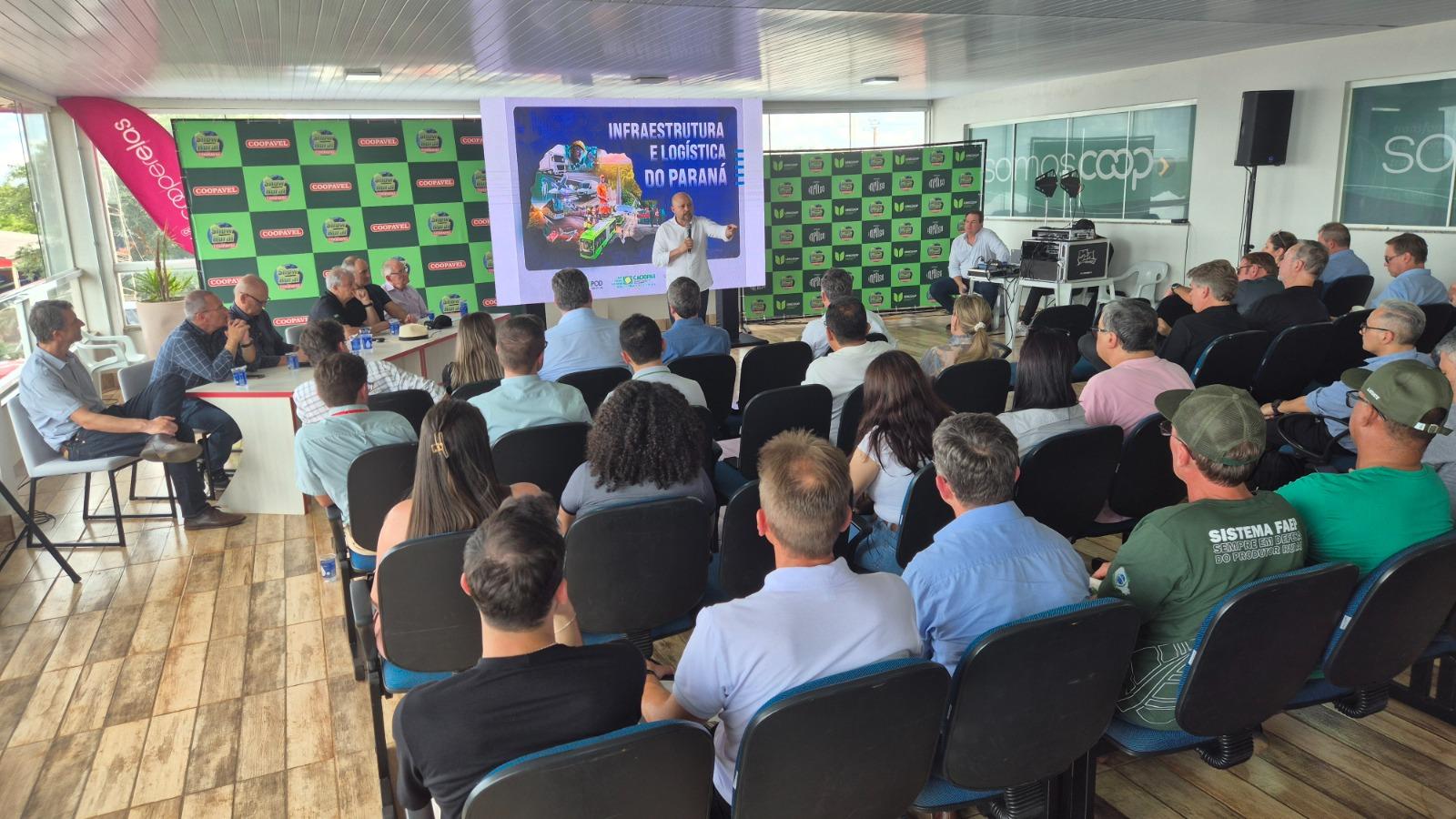 Debate sobre gargalos da infraestrutura e logística mobiliza lideranças de entidades do Paraná no Show Rural