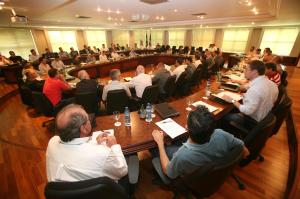 Mais de 60 empresrios de vrias regies do Estado participaram da reunio, que discutiu as perspectivas para a indstria da madeira