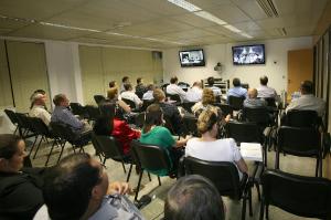 Cerca de 100 pessoas acompanharam a videoconferncia em 23 cidades