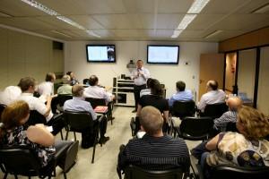 Uma das aes da Fiep para orientar os empresrios para a adequao  nova legislao foi uma videoconferncia transmitida para 25 cidades