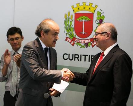 Gustavo Fruet, telefonia