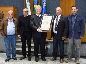 Da esquerda para a direita: Jos Vieira, professor Assis, Francisco Simeo, Carlos Machado e Bira do Banco (Foto: Sindbor PR)